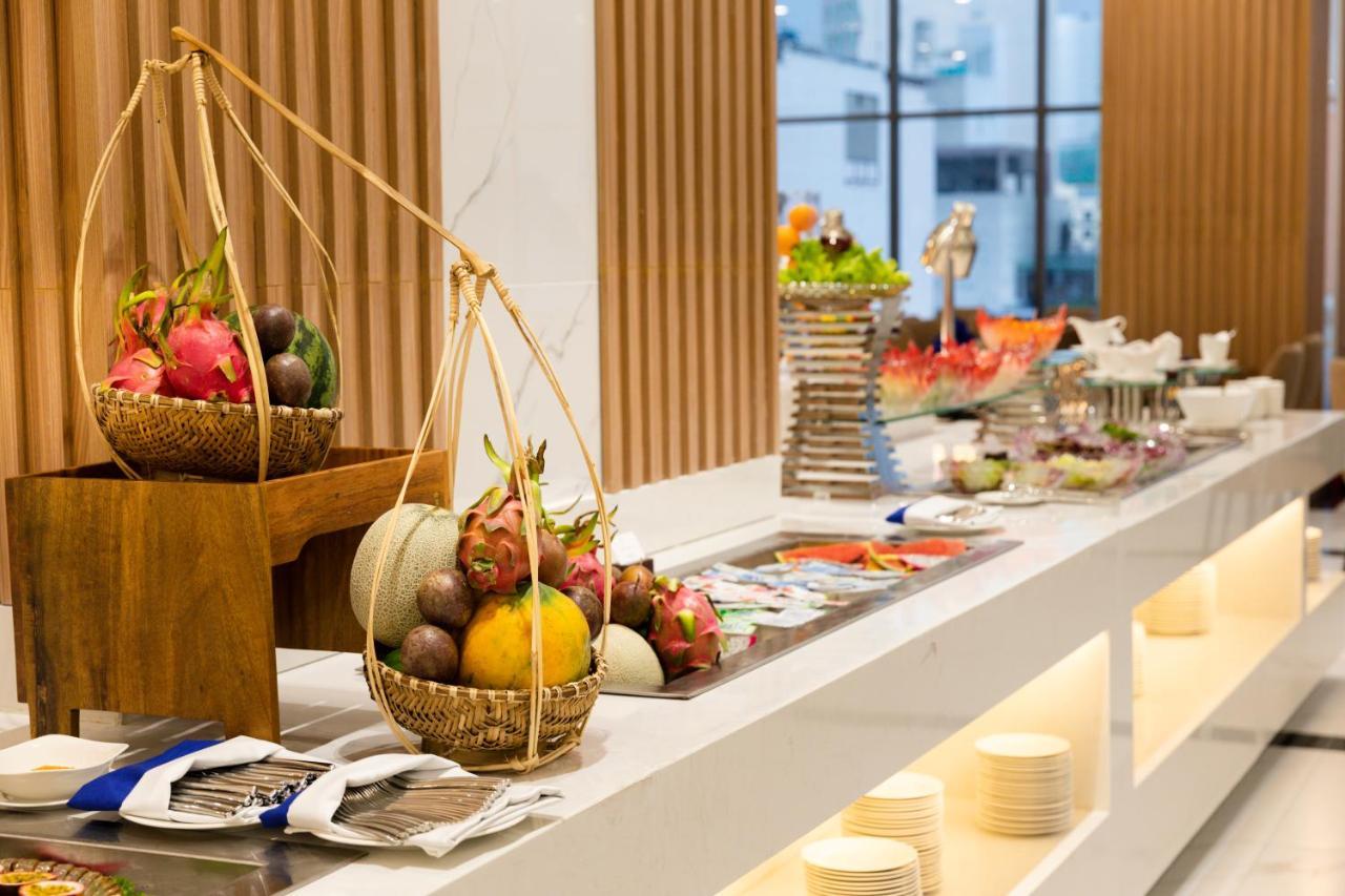 Virgo Hotel Nha Trang Ngoại thất bức ảnh A buffet at a hotel