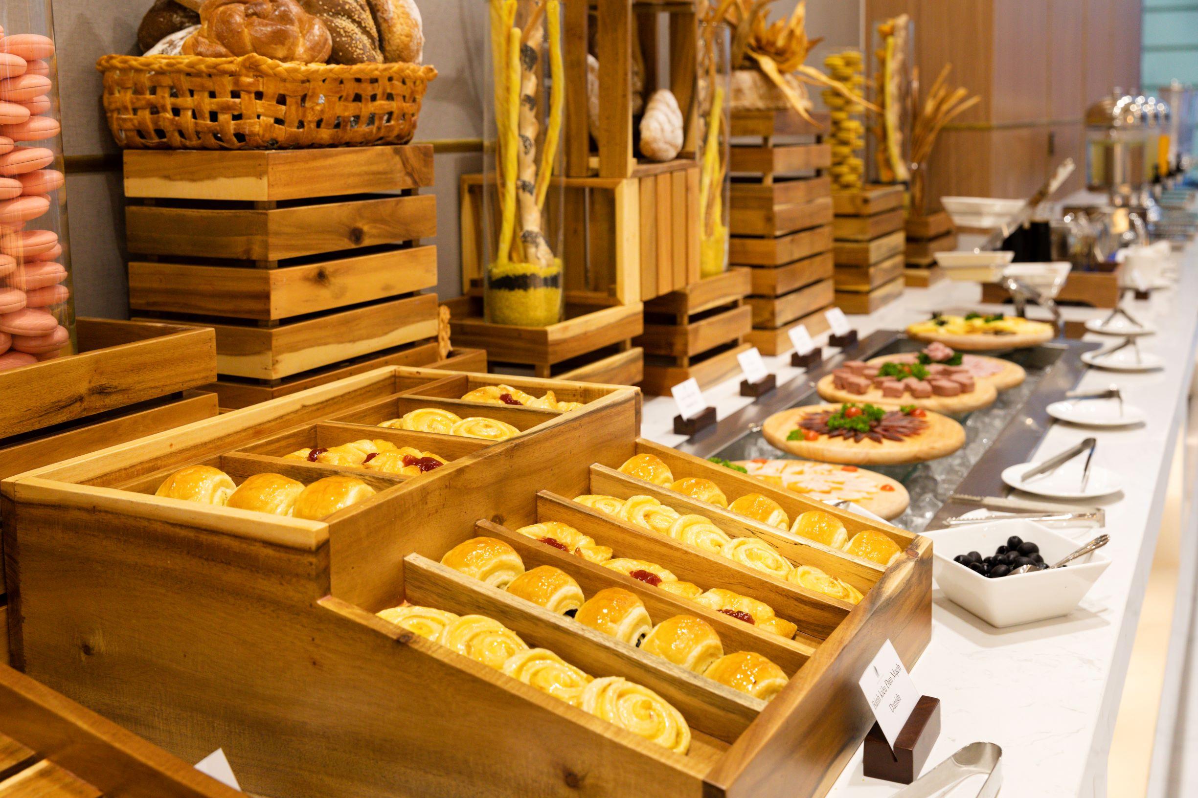 Virgo Hotel Nha Trang Ngoại thất bức ảnh A buffet at a hotel